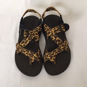Chaco size 6 cheetah print sandals